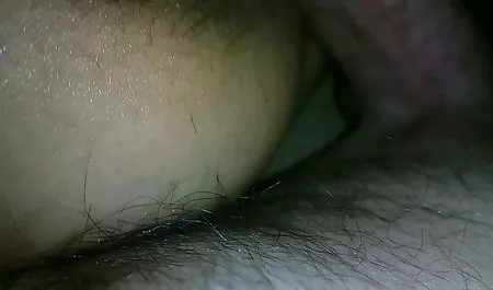 金发碧眼的青少年与纹身