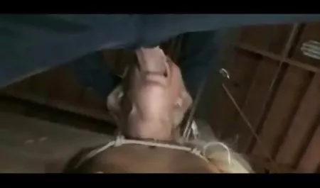 Sutty丰满的女学生Connie性交在类
